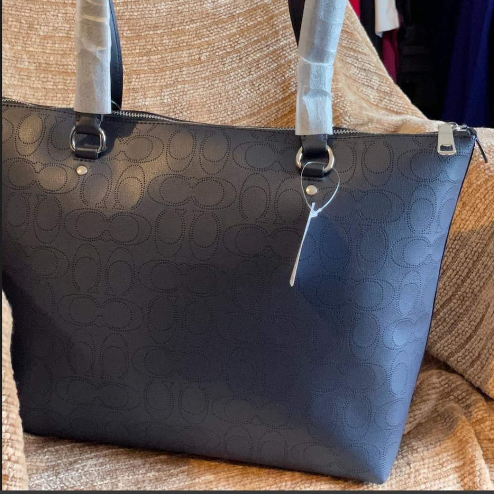 GALLERY TOTE in SIGNATURE LEATHER - Picture 9 of 15